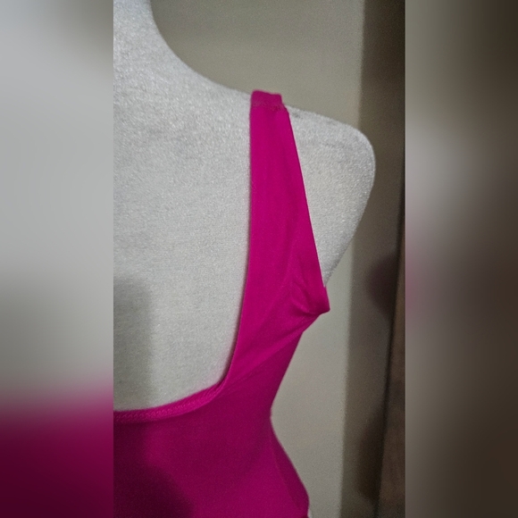 CALI CURVES Scoop Neck Sleevless Shaping Bodysuit In Fushia Pink. Size M/L NWT - Picture 6 of 9